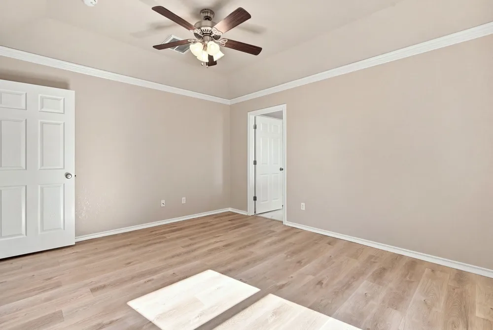 1720 Lakeway Drive Cleburne, TX 76033