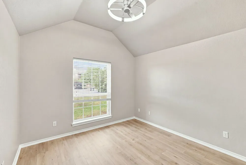 1720 Lakeway Drive Cleburne, TX 76033