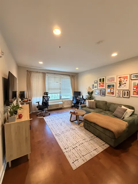 100 MARSHALL ST
