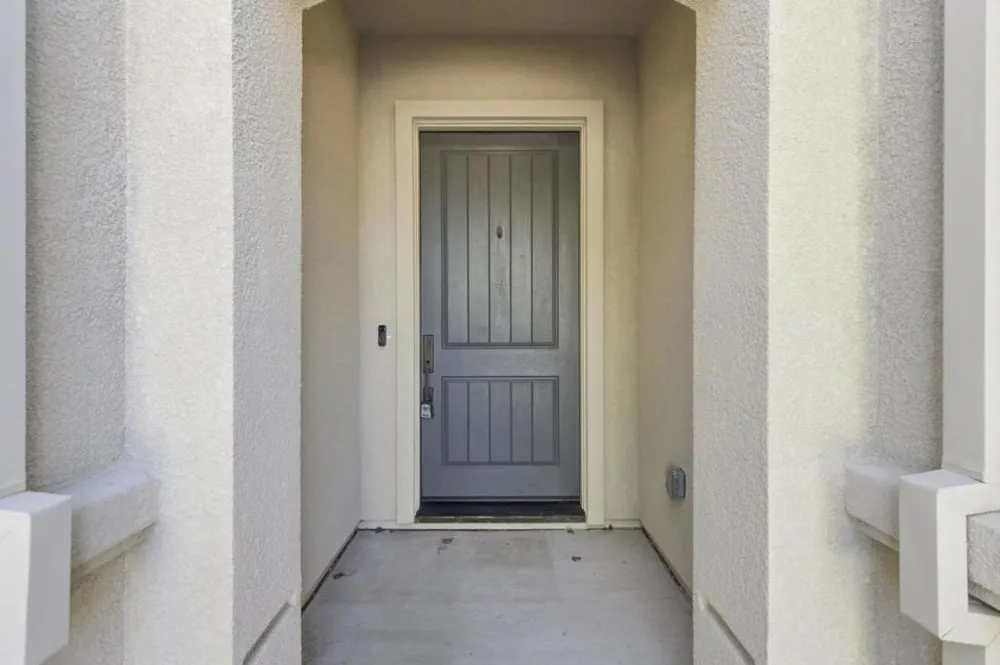 1261 Azalea Drive Hollister, CA 95023