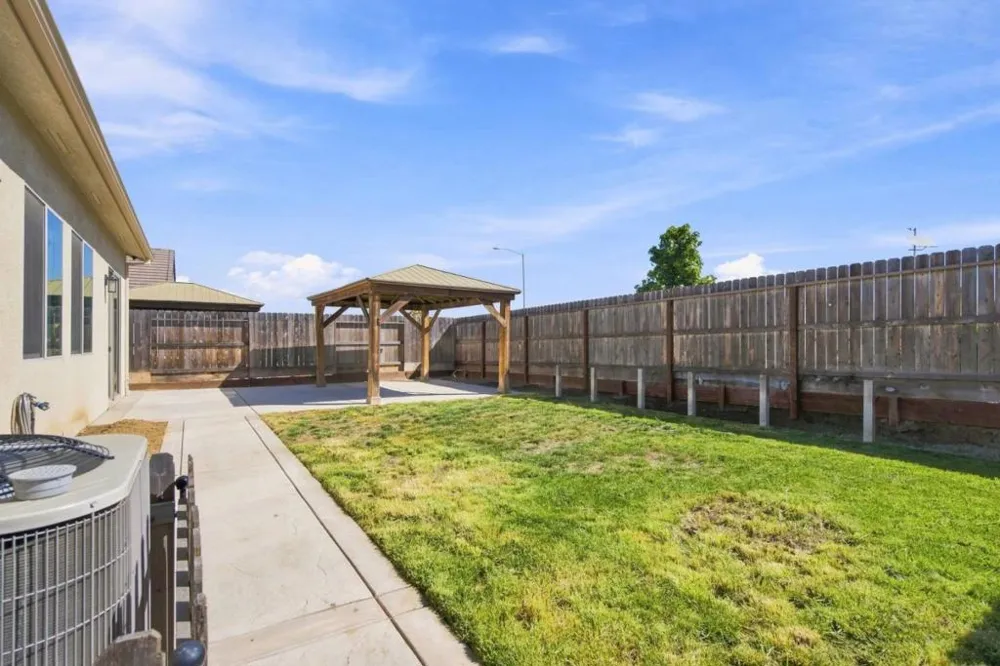 1261 Azalea Drive Hollister, CA 95023