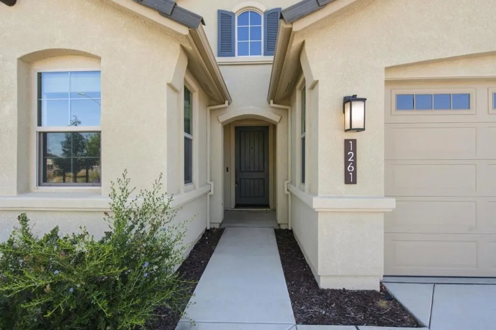1261 Azalea Drive Hollister, CA 95023