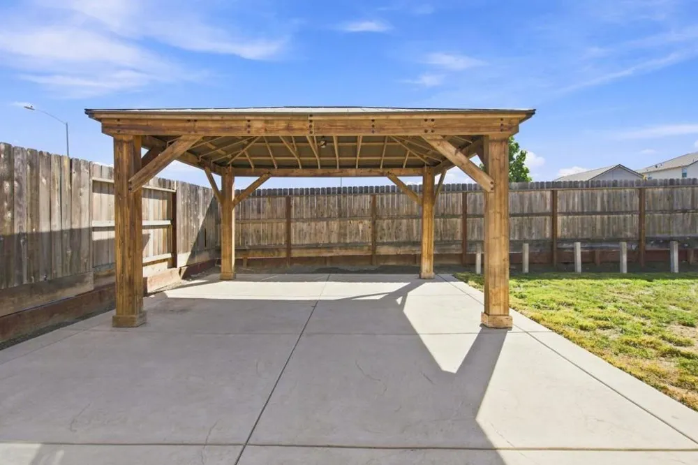 1261 Azalea Drive Hollister, CA 95023