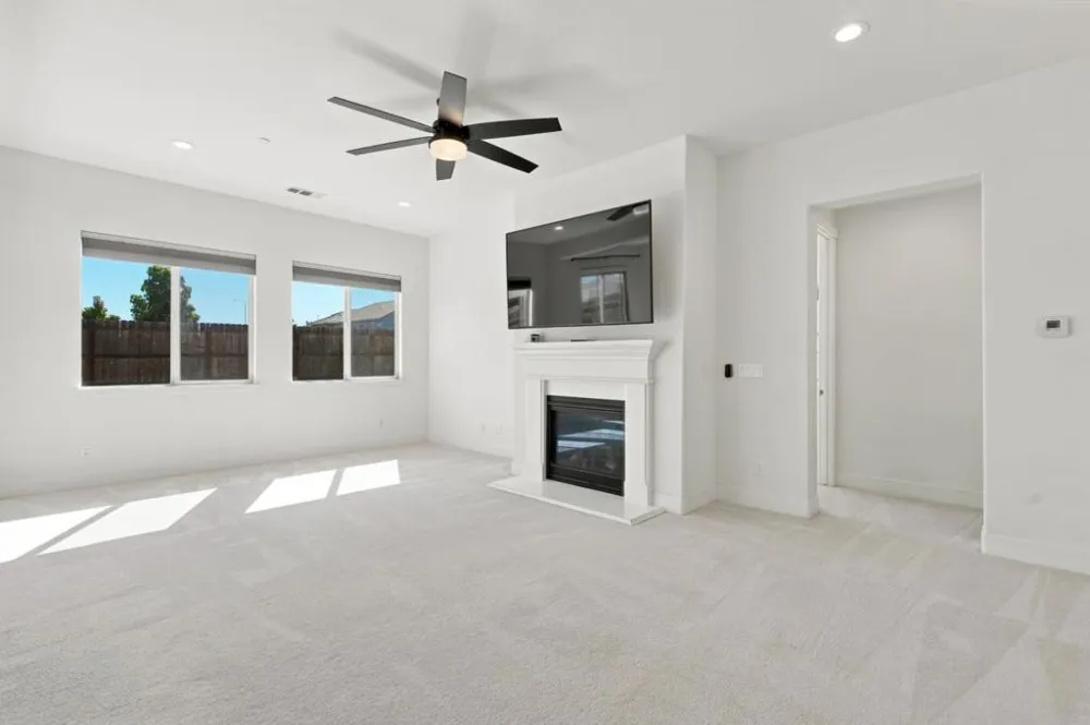 1261 Azalea Drive Hollister, CA 95023