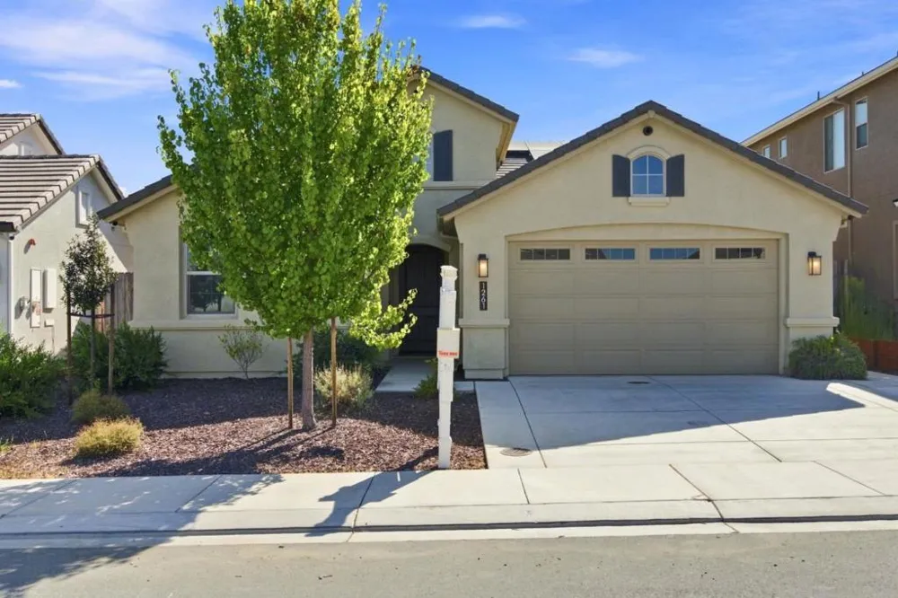 1261 Azalea Drive Hollister, CA 95023