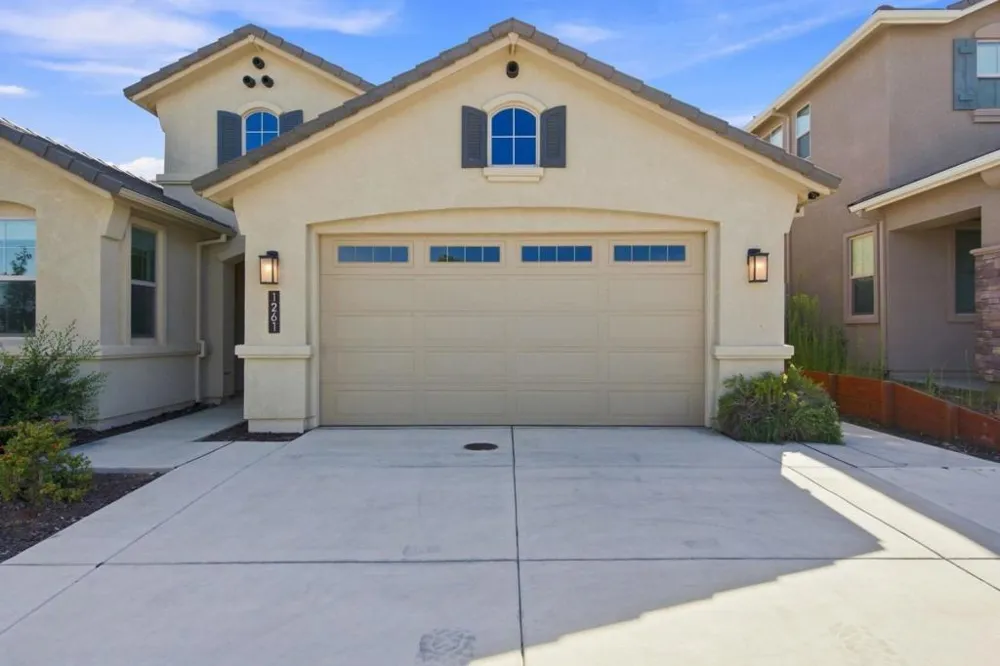 1261 Azalea Drive Hollister, CA 95023
