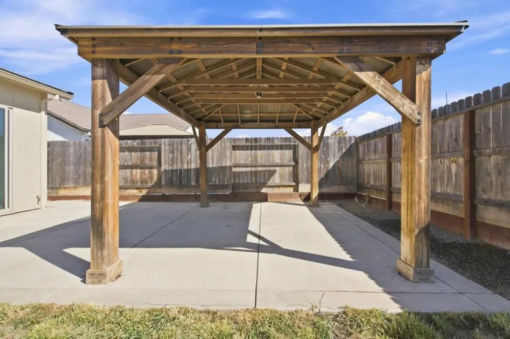 1261 Azalea Drive Hollister, CA 95023