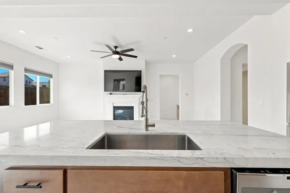 1261 Azalea Drive Hollister, CA 95023