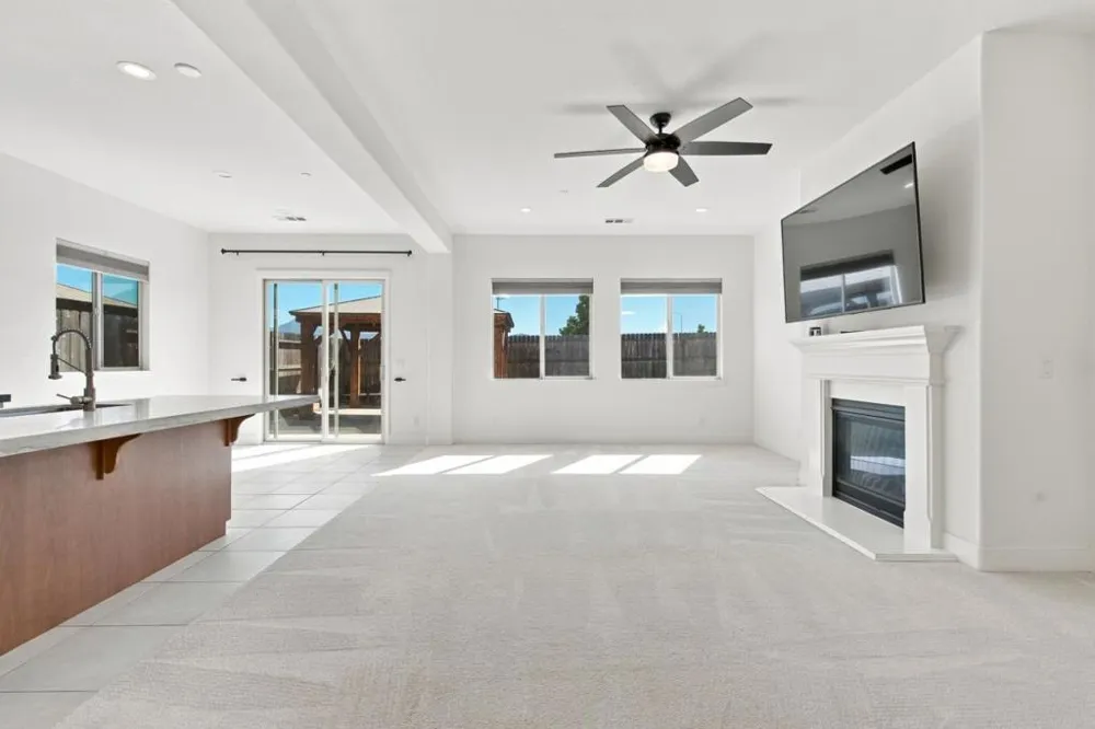 1261 Azalea Drive Hollister, CA 95023