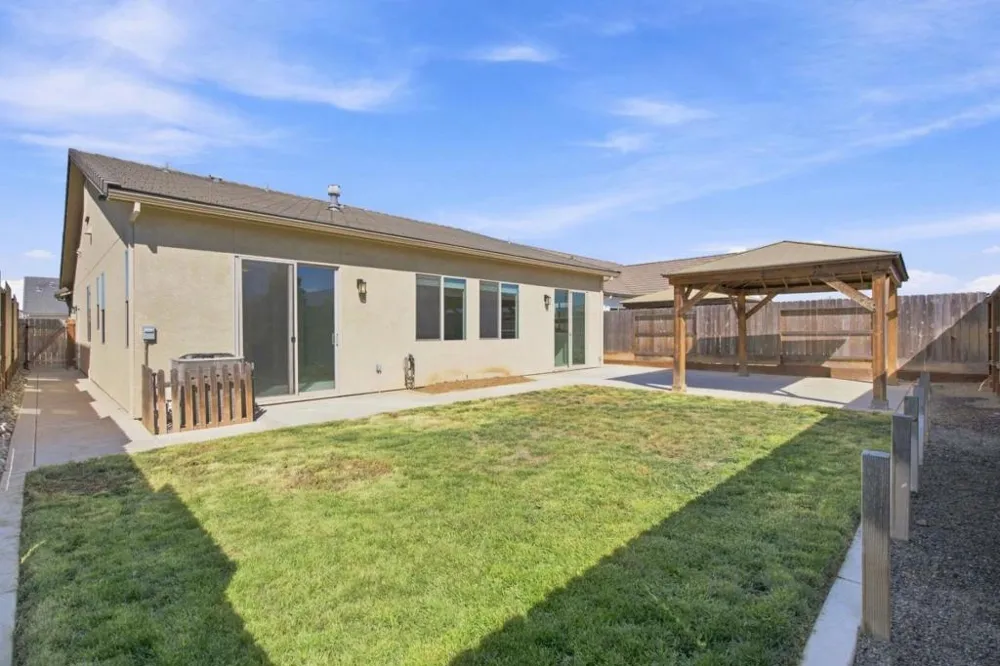 1261 Azalea Drive Hollister, CA 95023