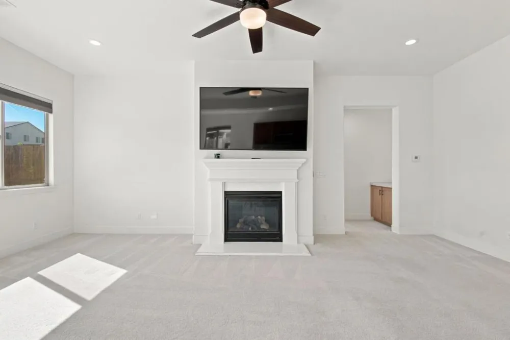 1261 Azalea Drive Hollister, CA 95023