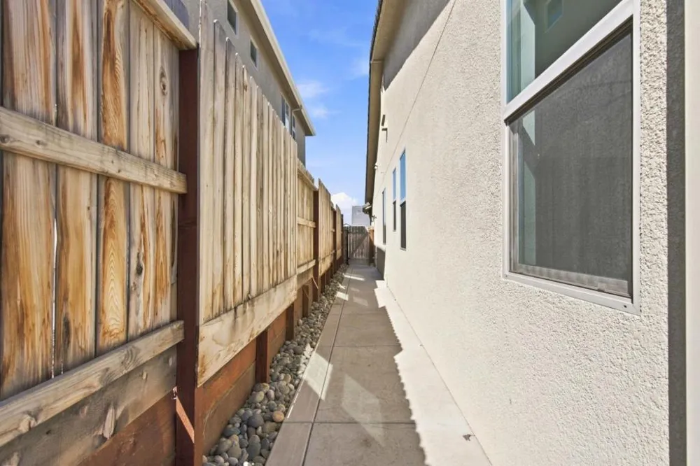 1261 Azalea Drive Hollister, CA 95023