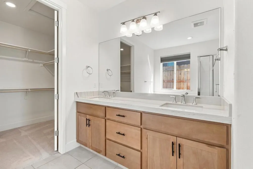 1261 Azalea Drive Hollister, CA 95023