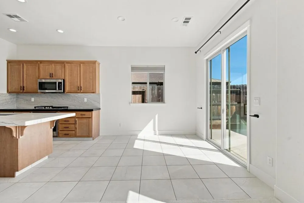 1261 Azalea Drive Hollister, CA 95023