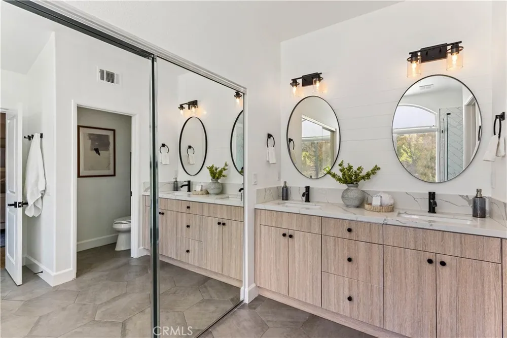 2688 Bentley Orange, CA 92867