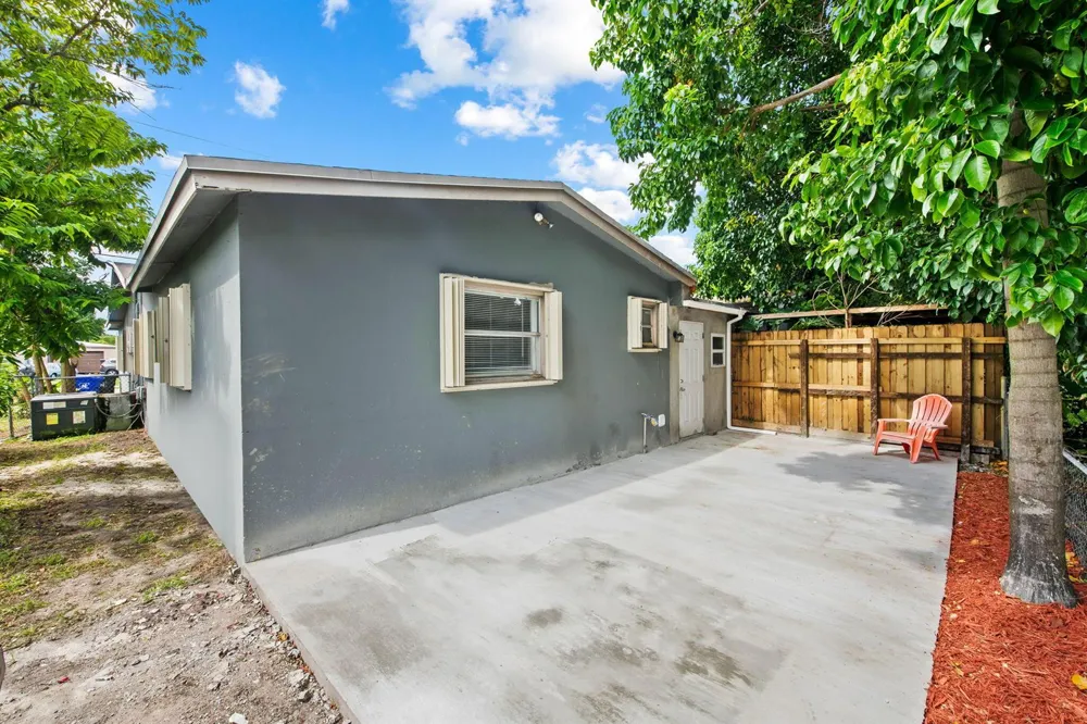 6531 SW 19TH STREET North Lauderdale, FL 33068