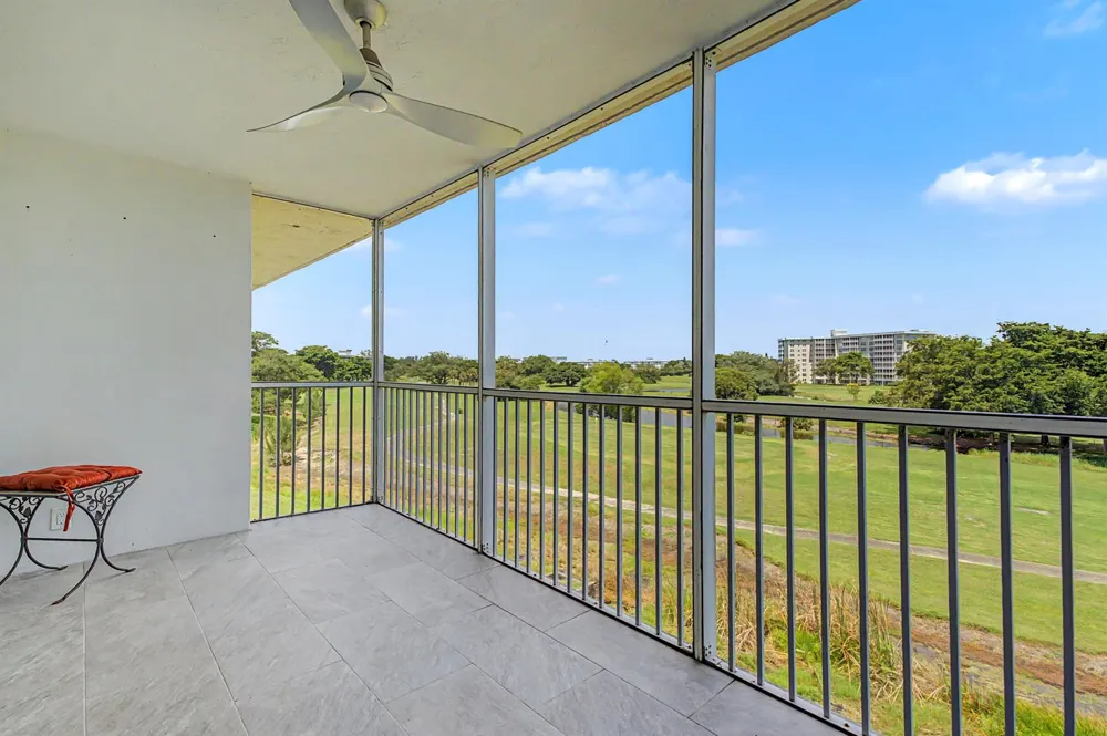 2651 S PALM AIRE DRIVE #410 Pompano Beach, FL 33069