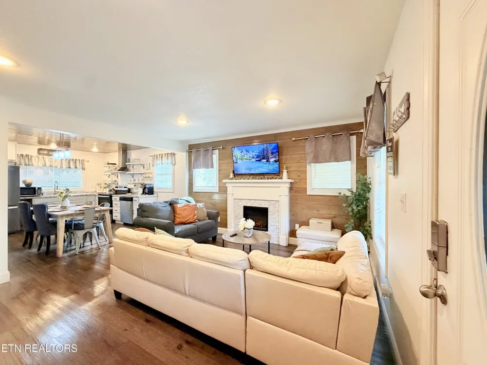 305 Jackson St Sevierville, TN 37862