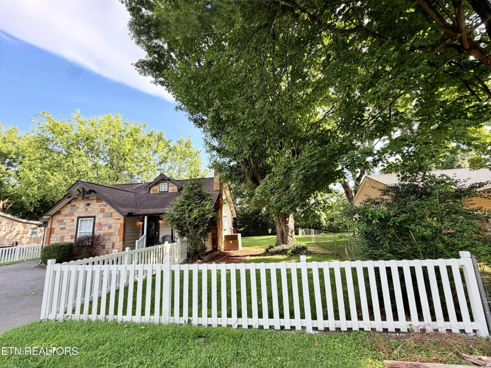 305 Jackson St Sevierville, TN 37862