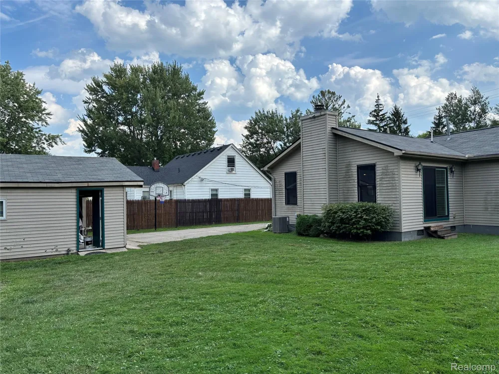 21601 Holly Street Clinton Charter Township, MI 48035