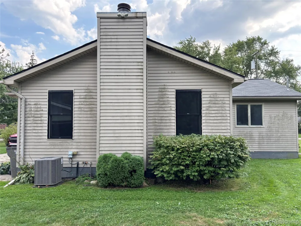 21601 Holly Street Clinton Charter Township, MI 48035