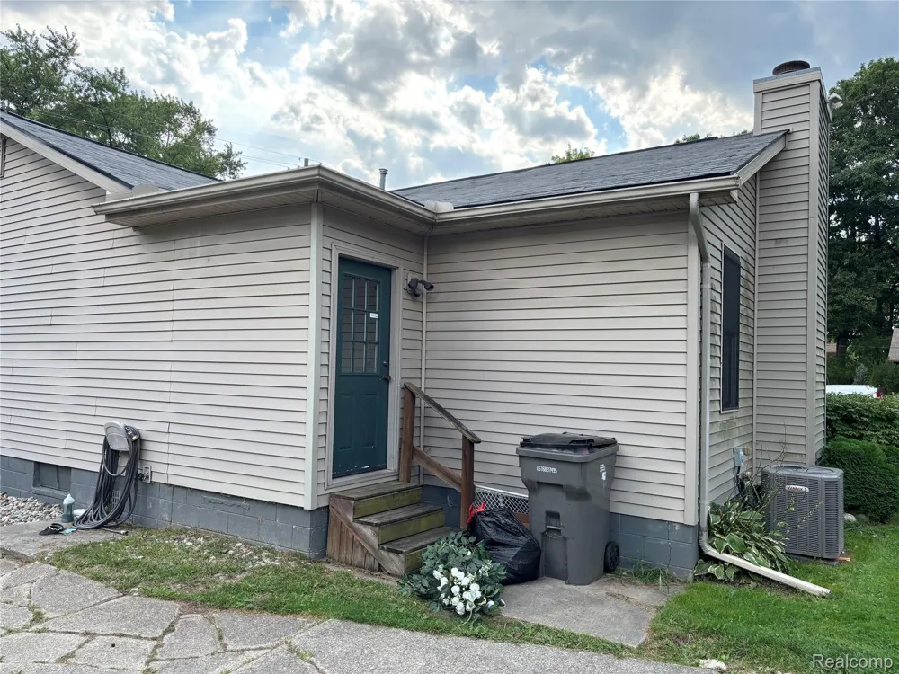 21601 Holly Street Clinton Charter Township, MI 48035