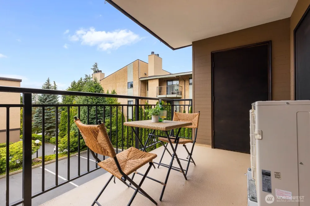 1070 5th Avenue S #207 Edmonds, WA 98020