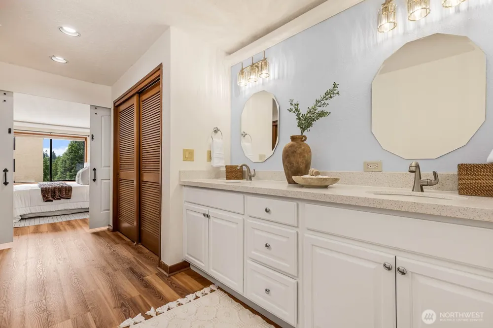 1070 5th Avenue S #207 Edmonds, WA 98020