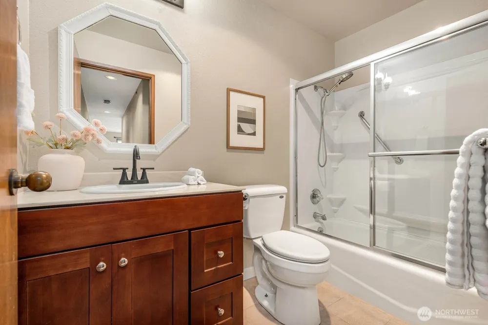 1070 5th Avenue S #207 Edmonds, WA 98020