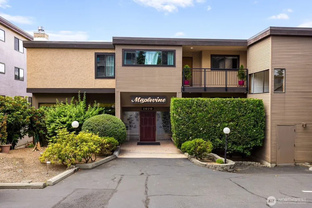 1070 5th Avenue S #207 Edmonds, WA 98020