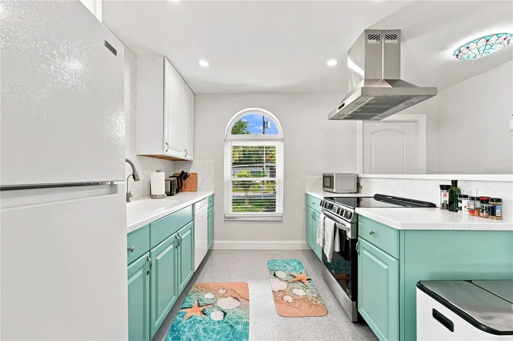2060 6TH STREET Sarasota, FL 34237