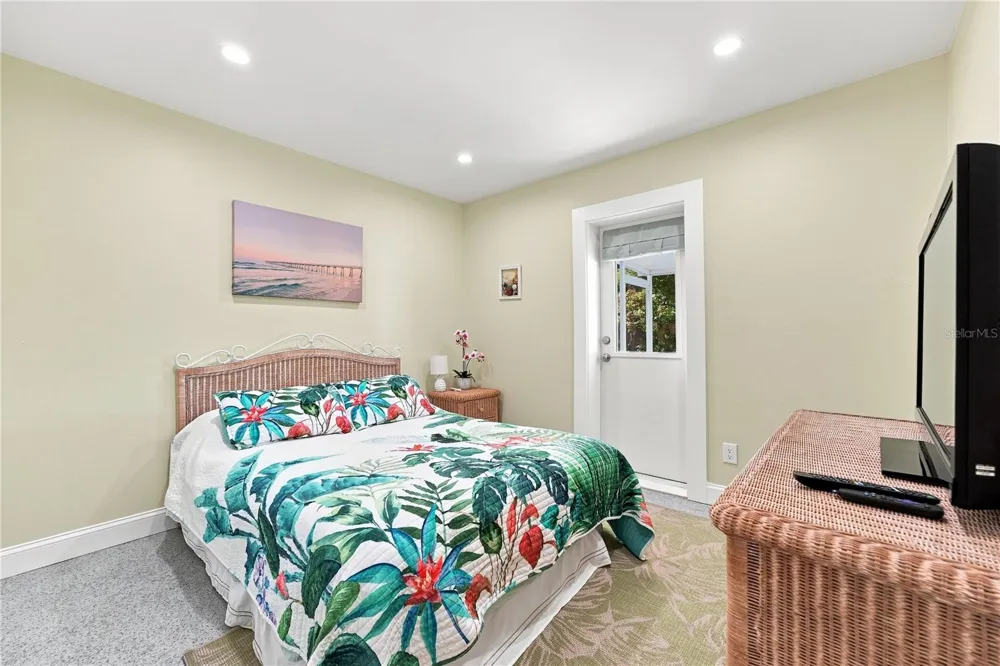 2060 6TH STREET Sarasota, FL 34237