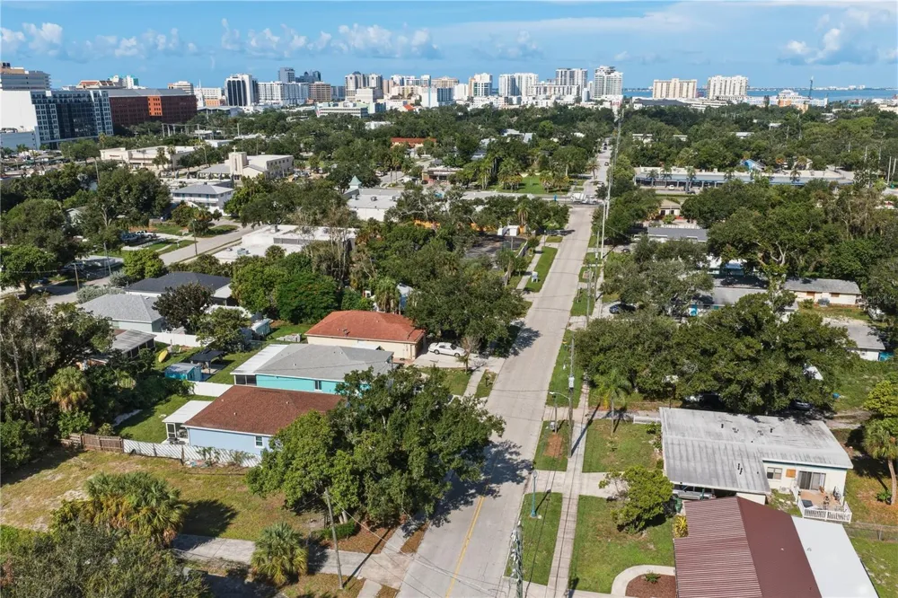 2060 6TH STREET Sarasota, FL 34237