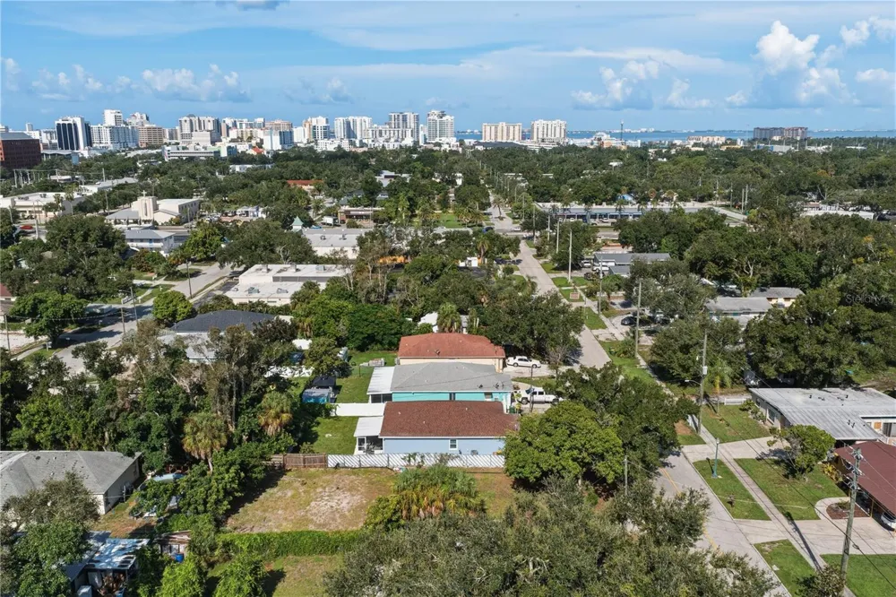 2060 6TH STREET Sarasota, FL 34237