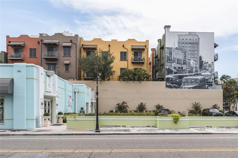 2060 6TH STREET Sarasota, FL 34237