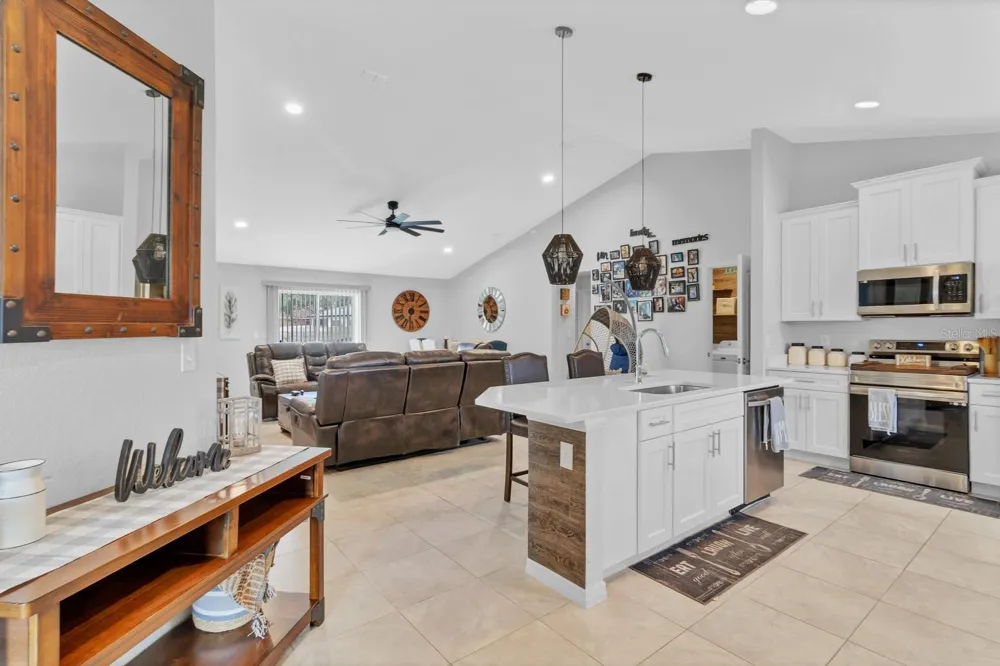1083 SNIVELY CIRCLE Lake Hamilton, FL 33851