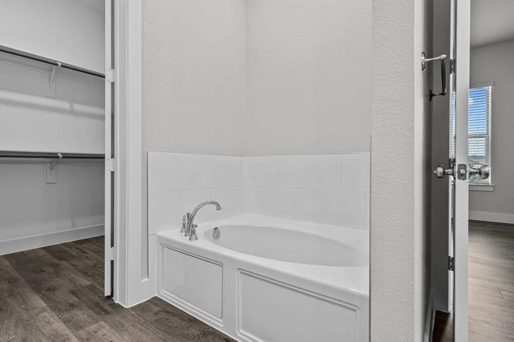 865 Limmer Loop #623 Hutto, TX 78634