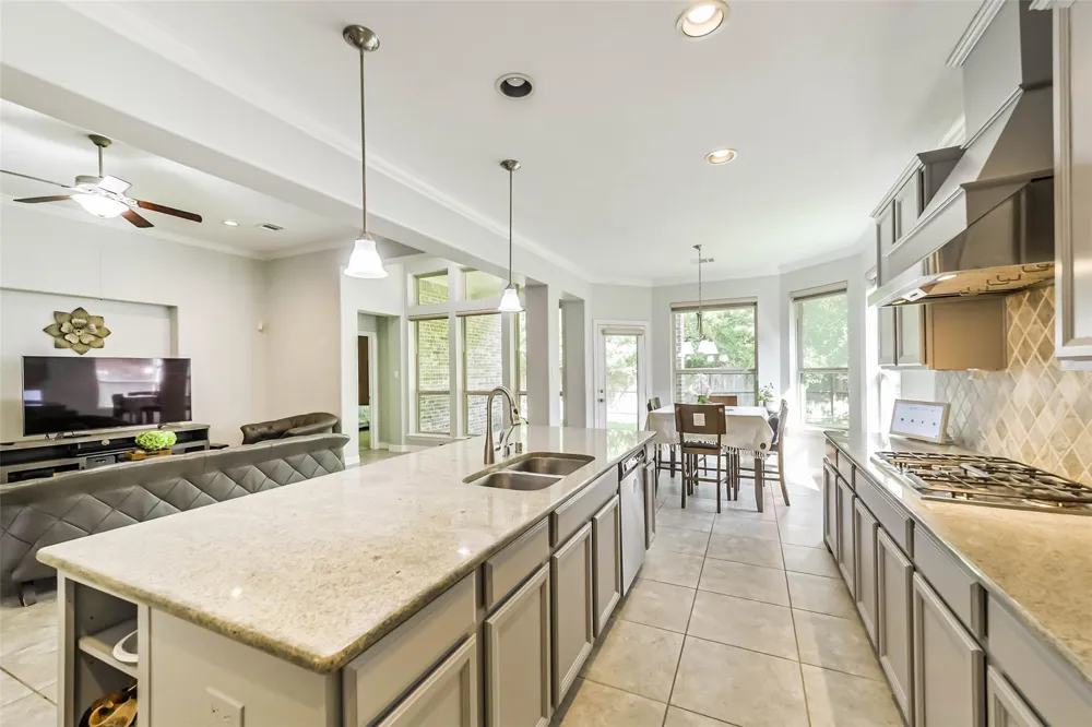 170 Hearthshire Circle The Woodlands, TX 77354