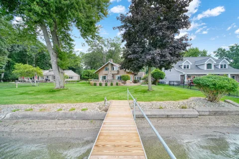 5056 Lakeshore Drive