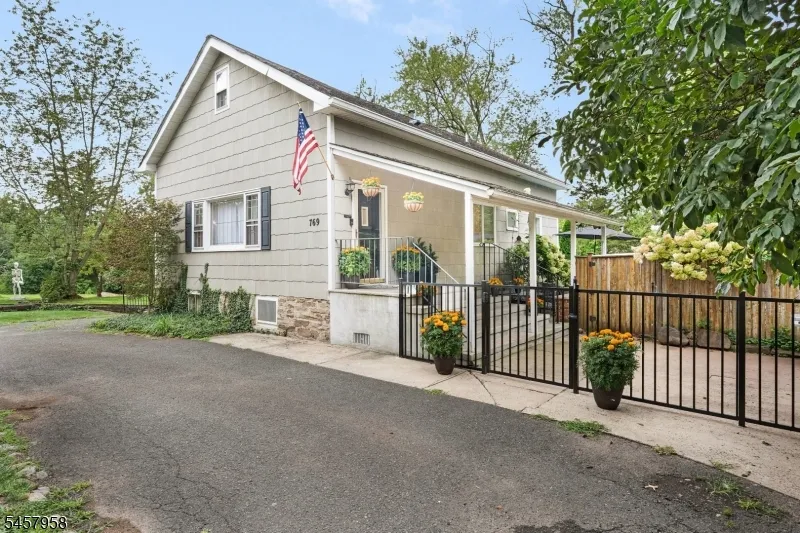 769 Chimney Rock Rd Bridgewater, NJ 08836
