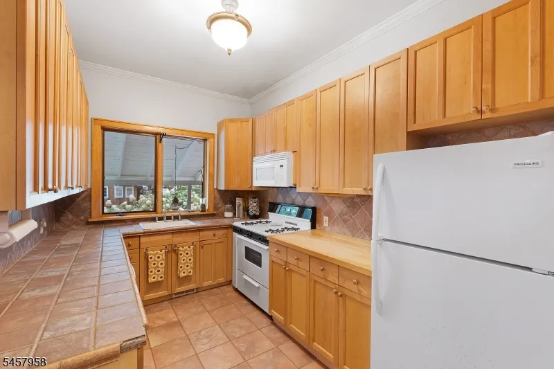 769 Chimney Rock Rd Bridgewater, NJ 08836