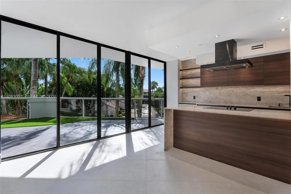 3610 Yacht Club Dr #213 Aventura, FL 33180