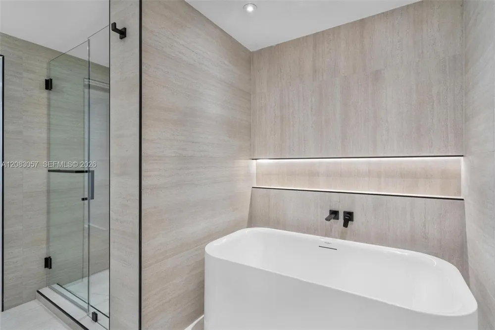3610 Yacht Club Dr #213 Aventura, FL 33180