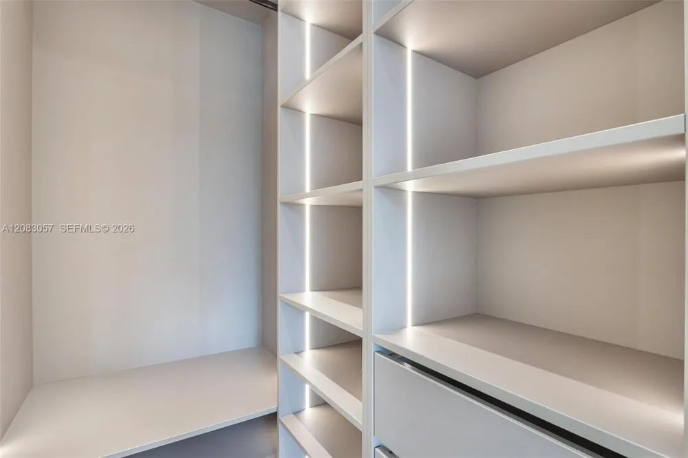 3610 Yacht Club Dr #213 Aventura, FL 33180