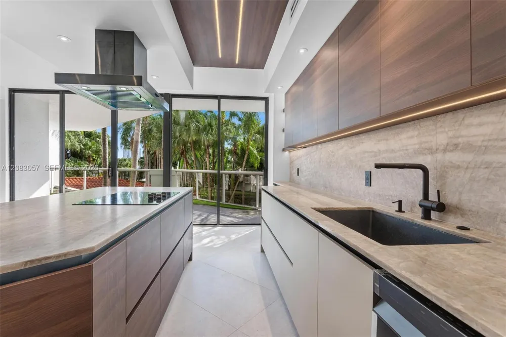 3610 Yacht Club Dr #213 Aventura, FL 33180