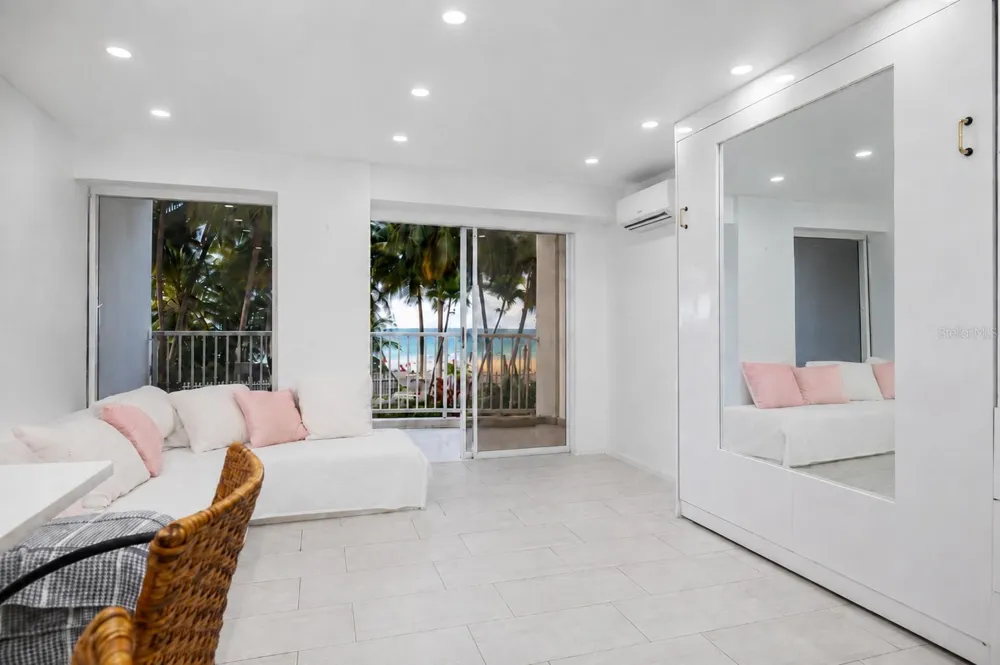 4633 AV. ISLA VERDE #L105 Carolina, PR 00979