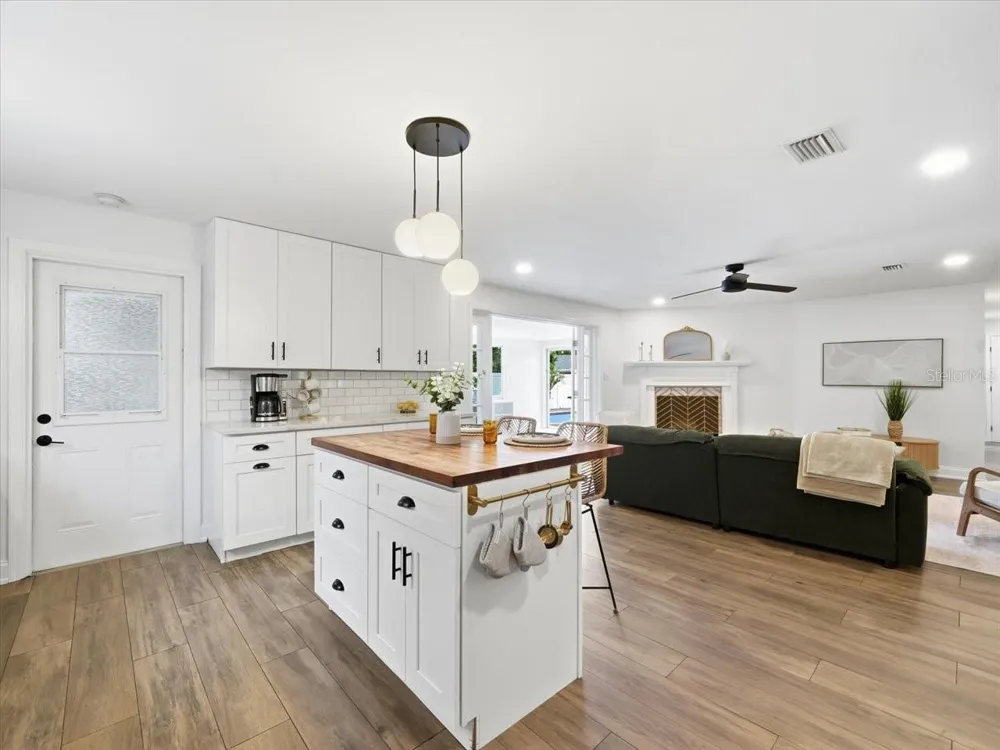 1700 DUNCAN COURT Clearwater, FL 33756