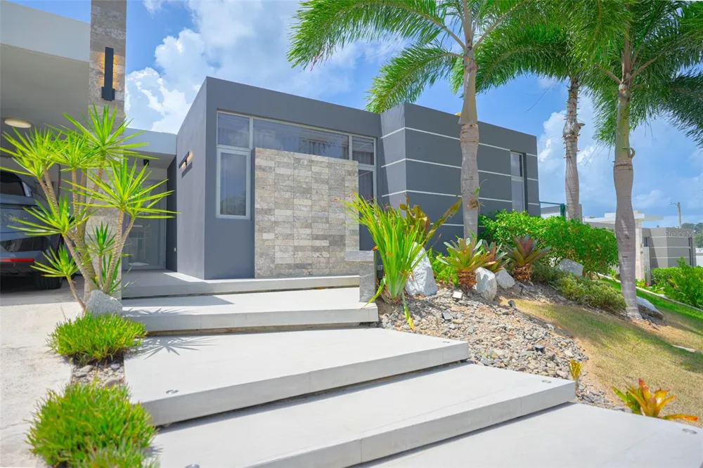 120 URB.BELAIR AT FINCA ELENA | CALLE NARANJO #120 Guaynabo, PR 00971