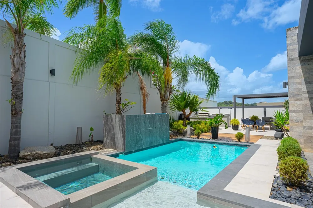 120 URB.BELAIR AT FINCA ELENA | CALLE NARANJO #120 Guaynabo, PR 00971