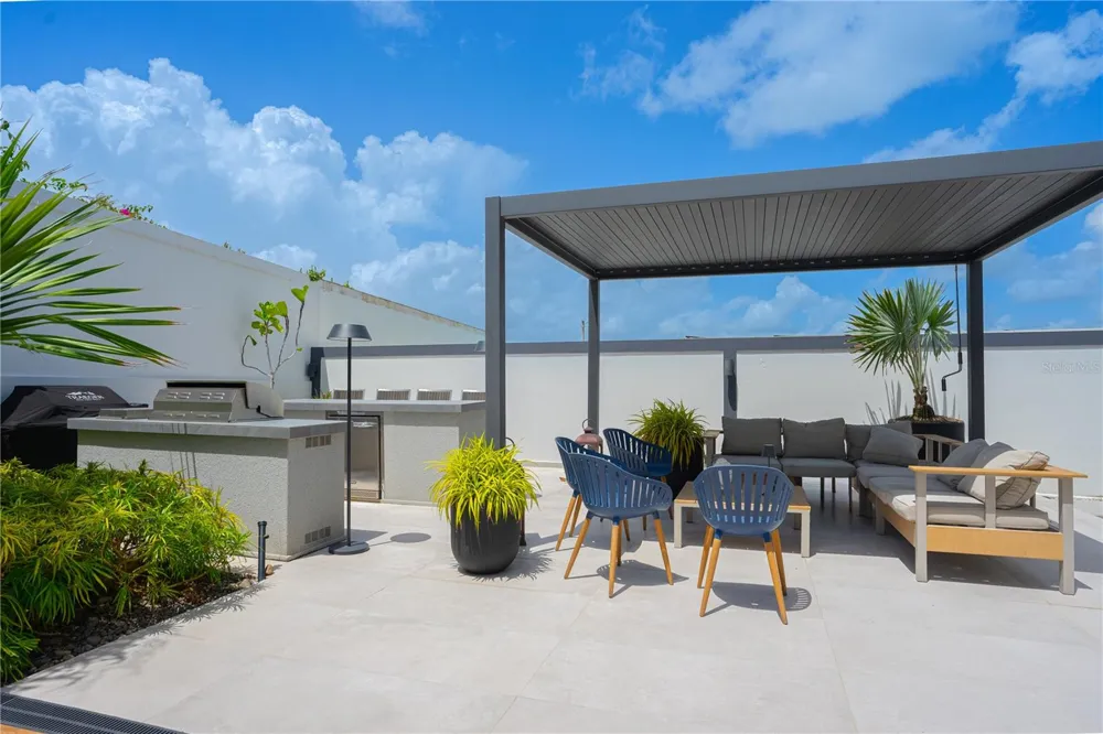 120 URB.BELAIR AT FINCA ELENA | CALLE NARANJO #120 Guaynabo, PR 00971